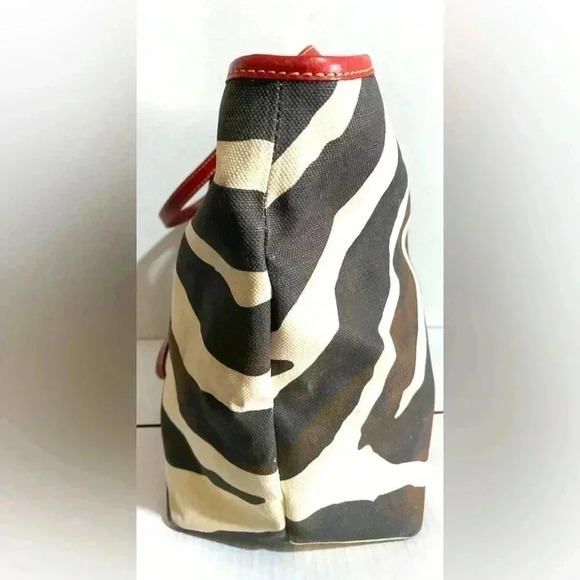 Dooney Bourke canvas tote handbag - Picture 3 of 14